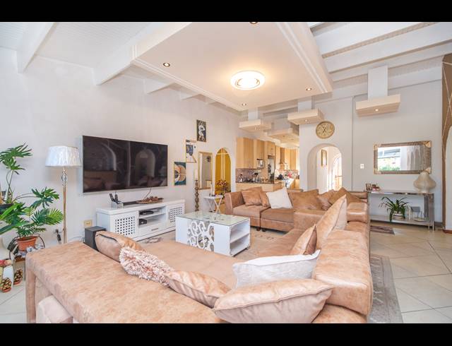 3 BEDROOM PENTHOUSE FOR SALE IN BLACKHEATH